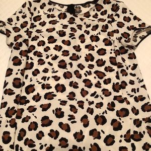 Animal print shirt with pepplum in the back